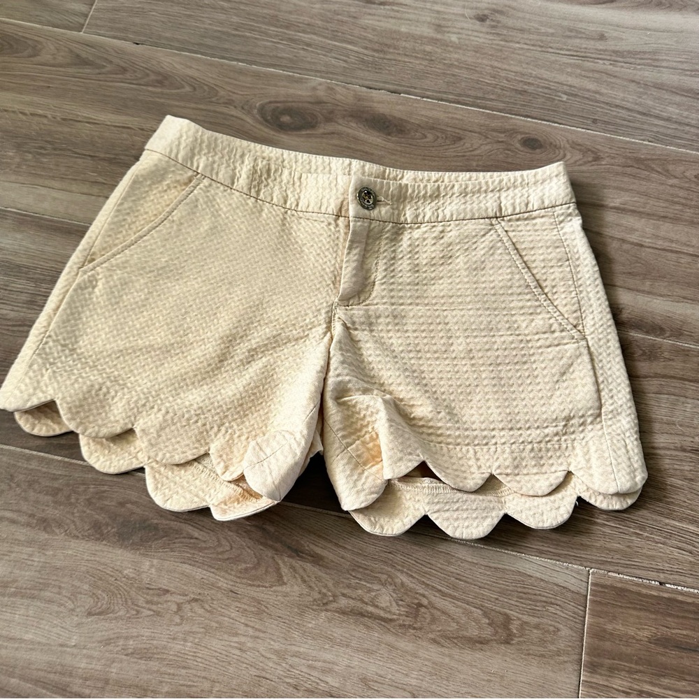 00 Lilly Pulitzer Scalloped Buttercup Gold Shorts